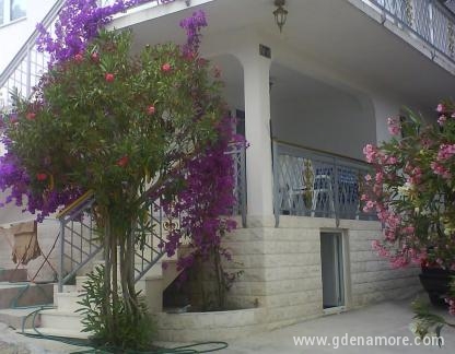 Apartments Milenka, private accommodation in city Rogoznica, Croatia